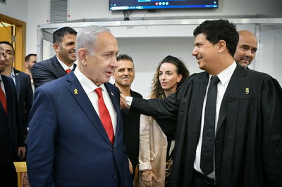 נתניהו בפתח משפטו עם עורך דינו
