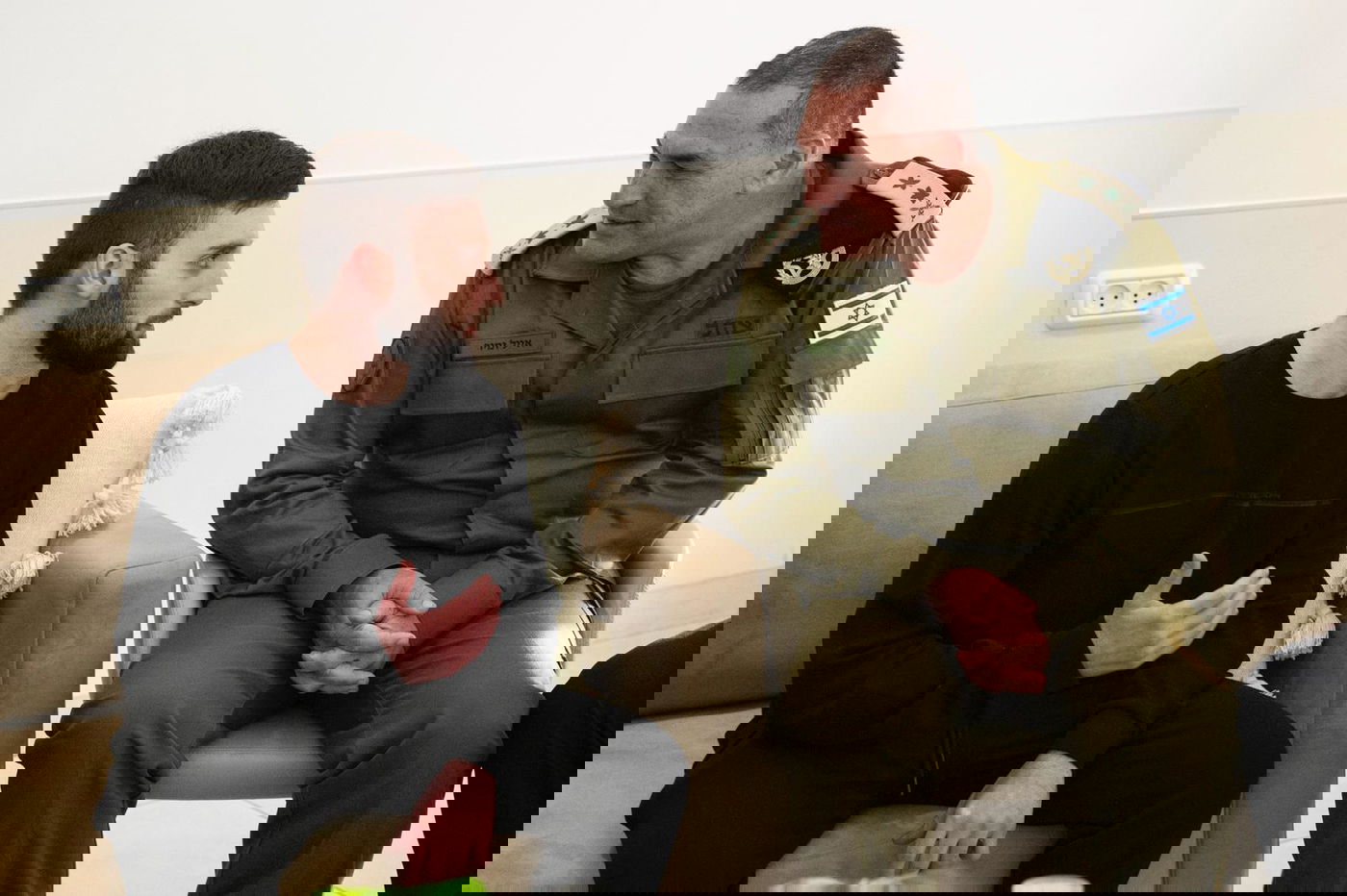  מתן אנגרסט בהלווית מפקדו הי"ד: "אני מוכן להיכנס לעזה כדי להחזיר חללים"