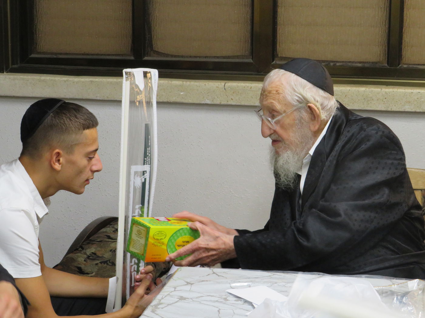 חג הסוכות אצל הגר"א לוי 