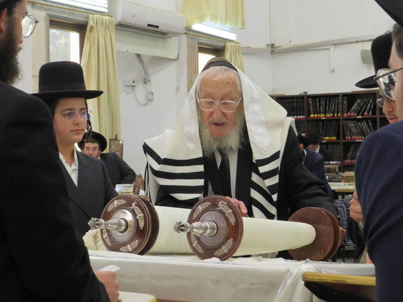 חג הסוכות אצל הגר"א לוי 