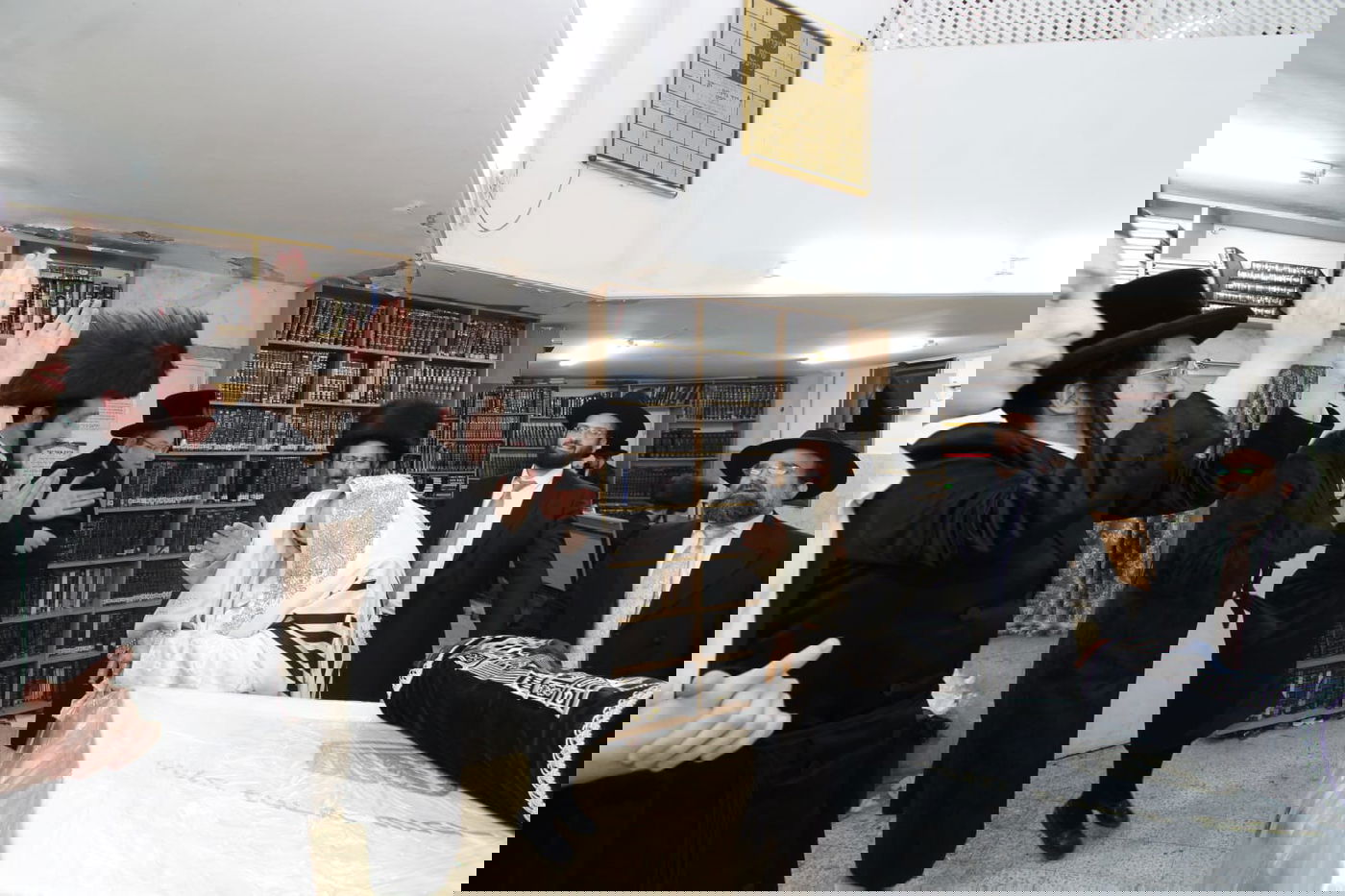 הקפות שניות בחצה"ק טעמשוואר