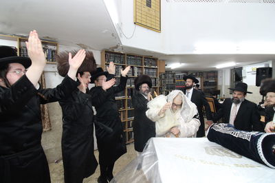 הקפות שניות בחצה"ק טעמשוואר