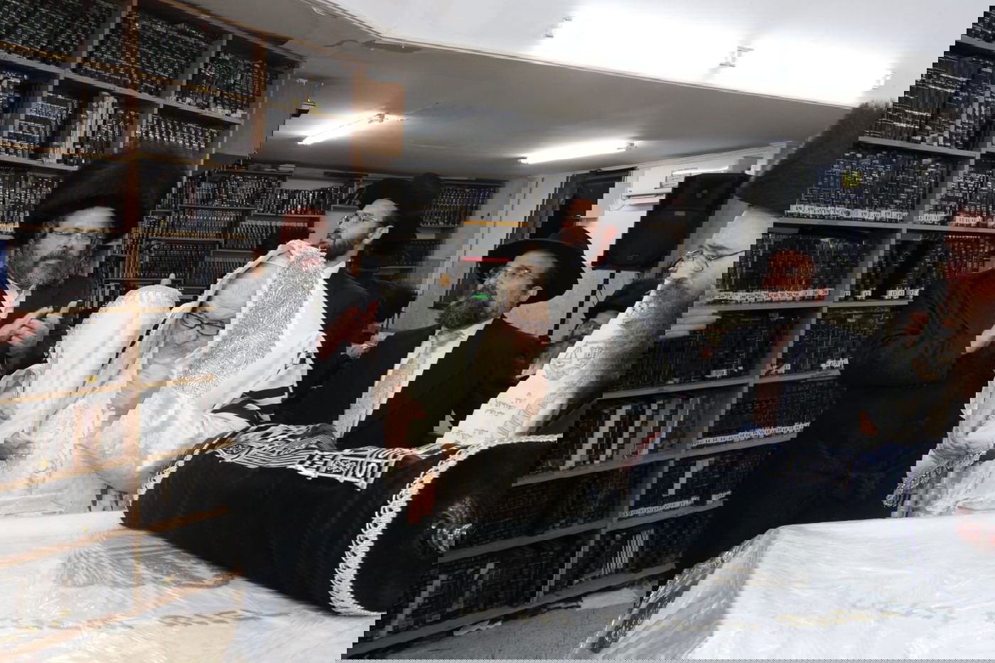 הקפות שניות בחצה"ק טעמשוואר