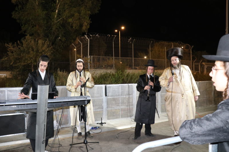 שמחת בית השואבה מול כלא 10 