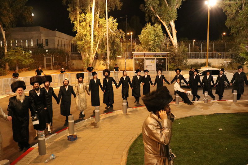 שמחת בית השואבה מול כלא 10 