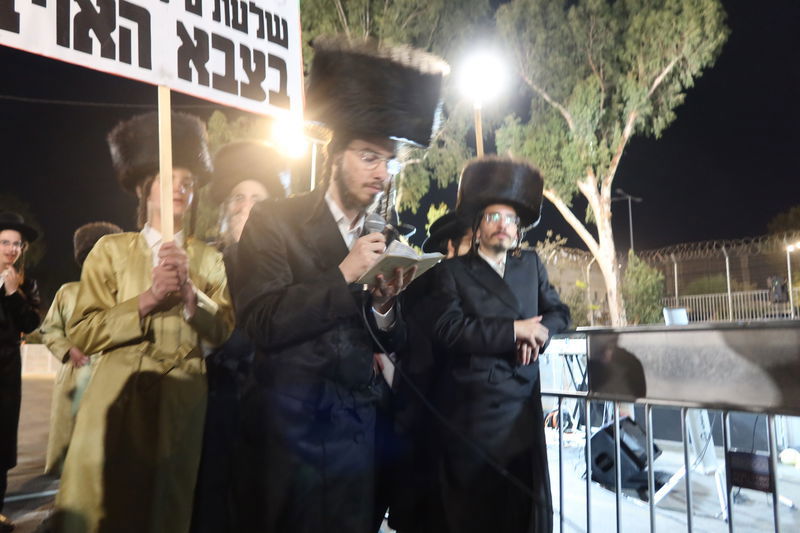 שמחת בית השואבה מול כלא 10 