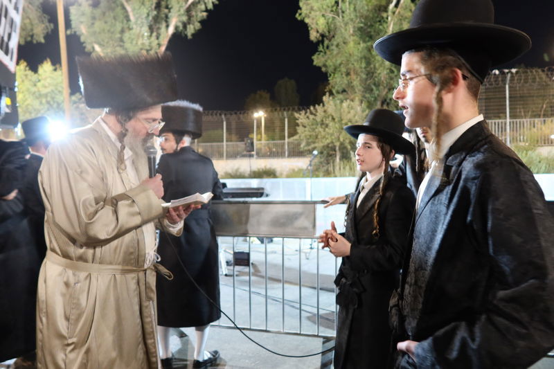 שמחת בית השואבה מול כלא 10 