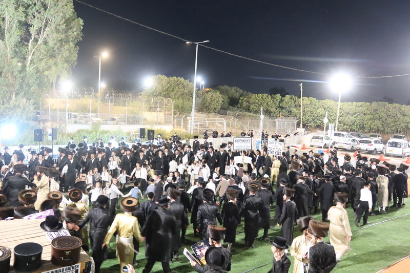 שמחת בית השואבה מול כלא 10 