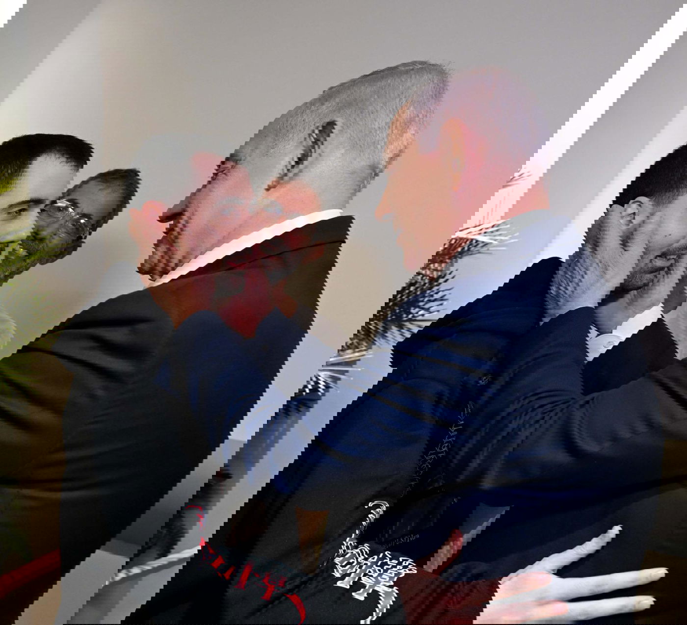 נתניהו ורעייתו ביקרו את החטופים ששבו; זה מה שהם אמרו להם | תיעוד