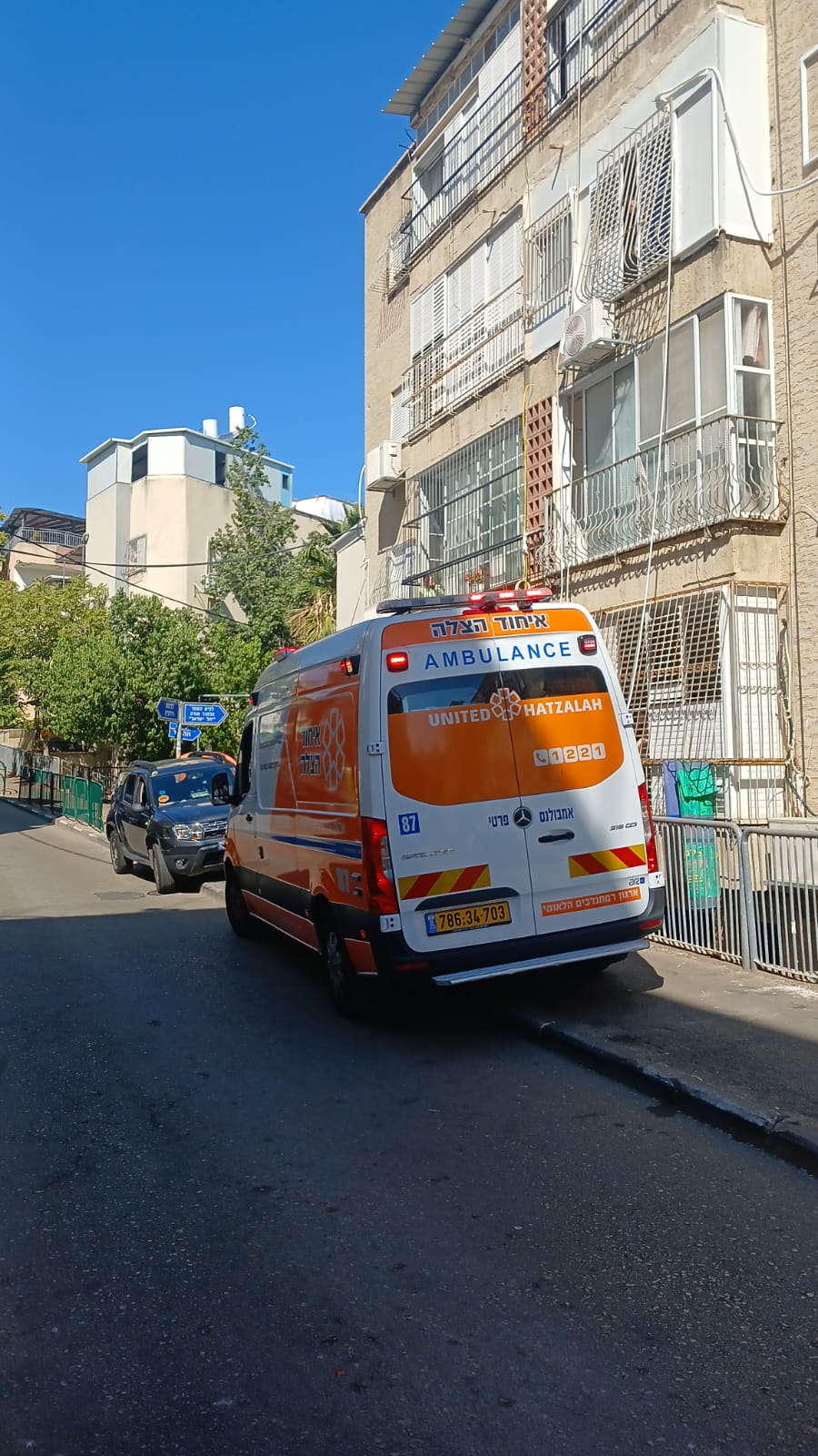 ילד חרדי נפל מגובה 6 קומות בפיר מדרגות - ופונה במצב קשה