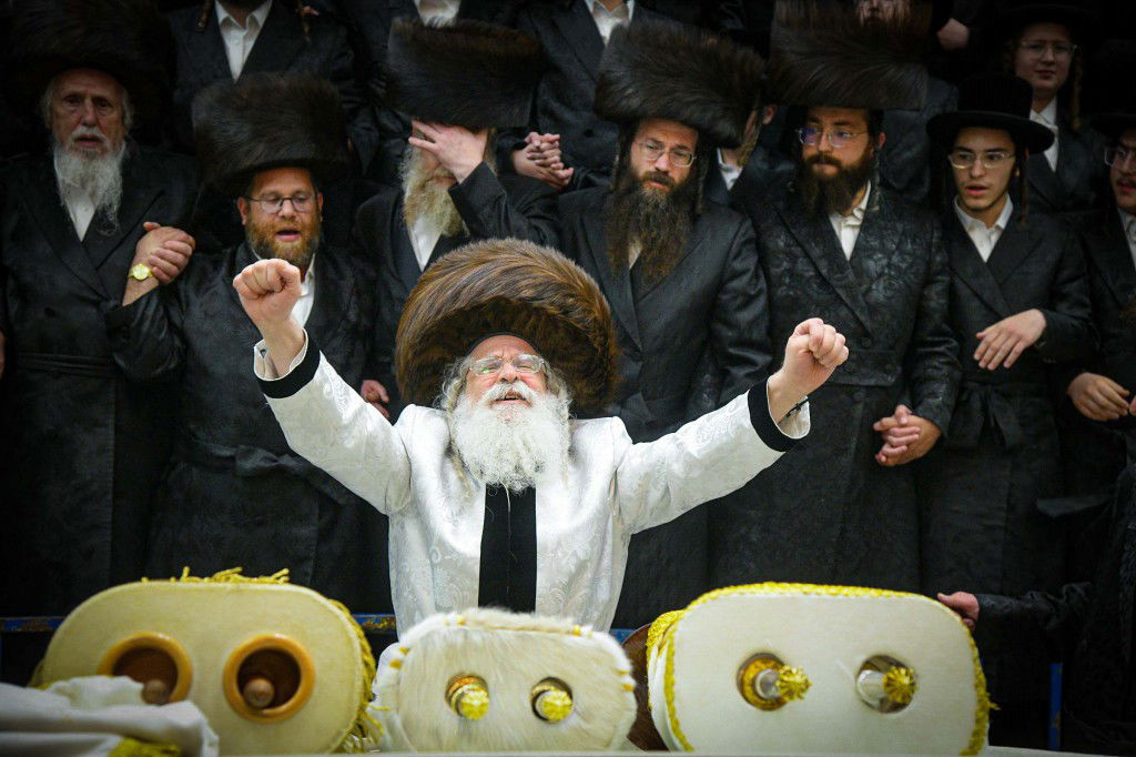 סווכת - הושענא רבה - שמחת תורה, בחצה"ק נדבורנה ירושלים