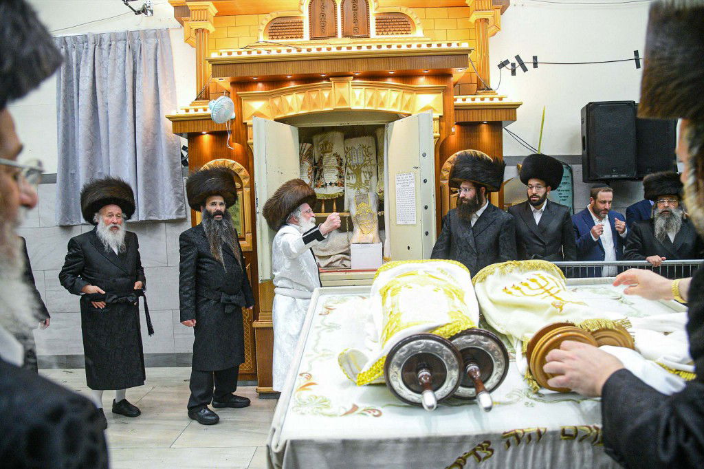 סווכת - הושענא רבה - שמחת תורה, בחצה"ק נדבורנה ירושלים