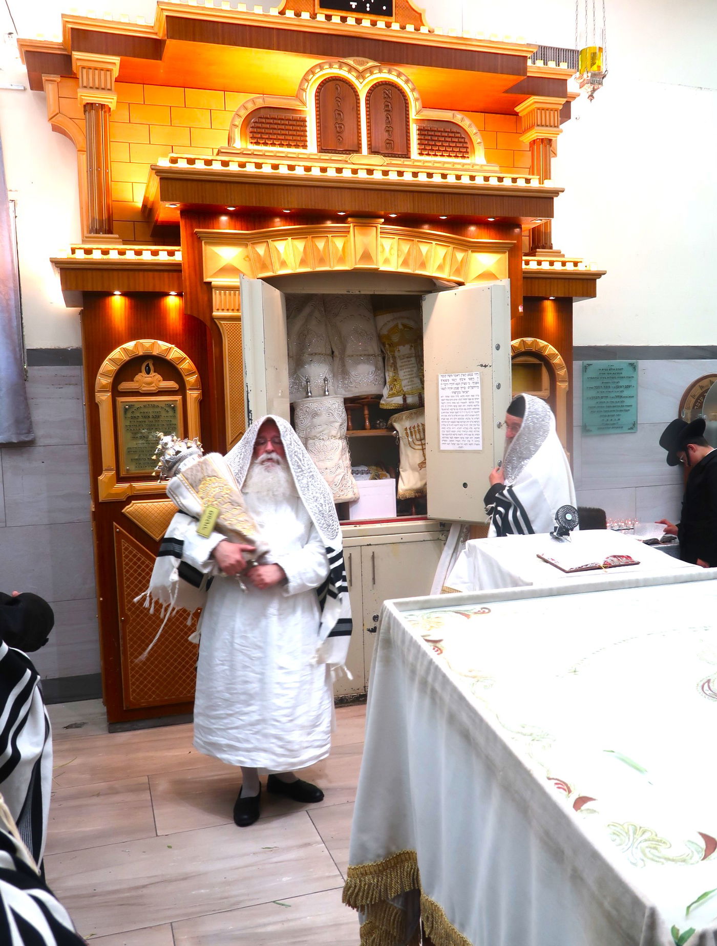 סווכת - הושענא רבה - שמחת תורה, בחצה"ק נדבורנה ירושלים