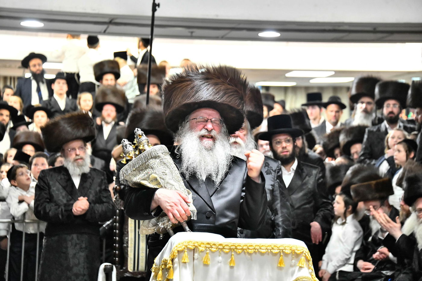 הקפות שניות בחצה"ק נדבורנה