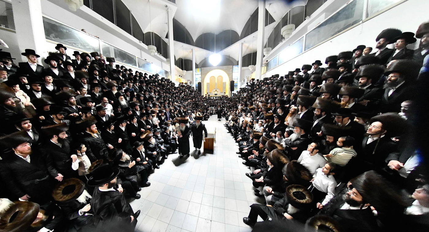 הקפות שניות בחצה"ק נדבורנה