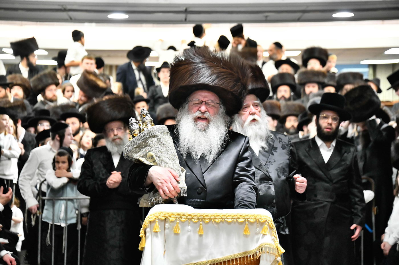 הקפות שניות בחצה"ק נדבורנה