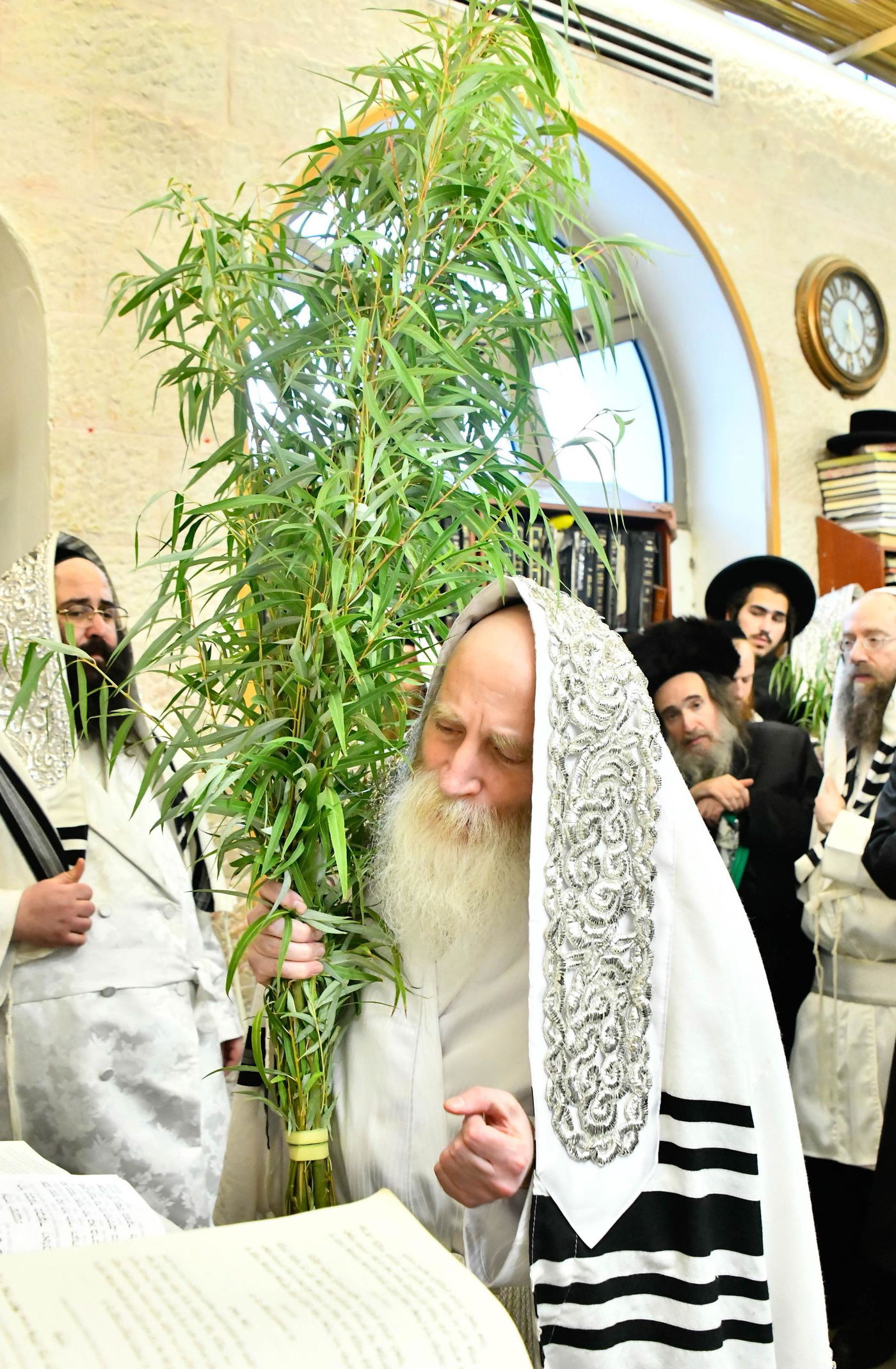 הושענא רבה אצל הגה"צ רבי יצחק מאיר מורגנשטרן