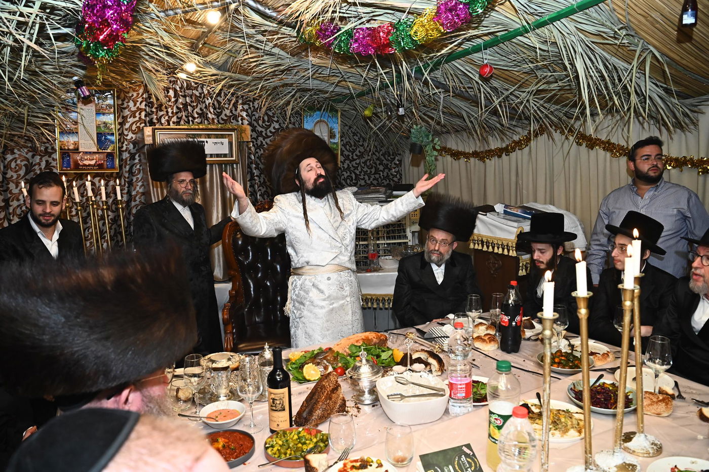 חג הסוכות בחצה"ק מעז'בוז