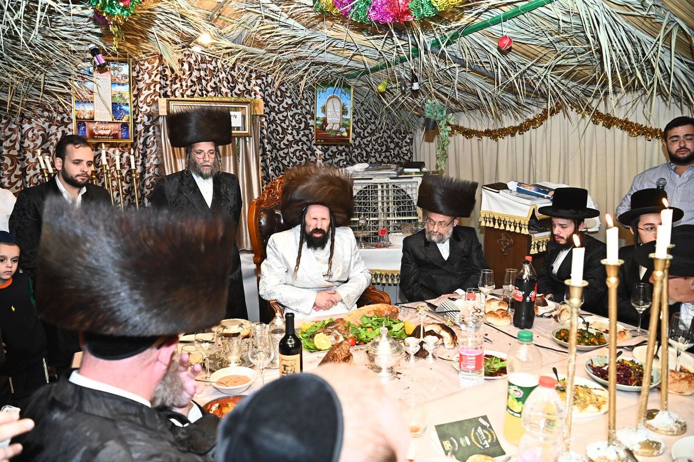 חג הסוכות בחצה"ק מעז'בוז