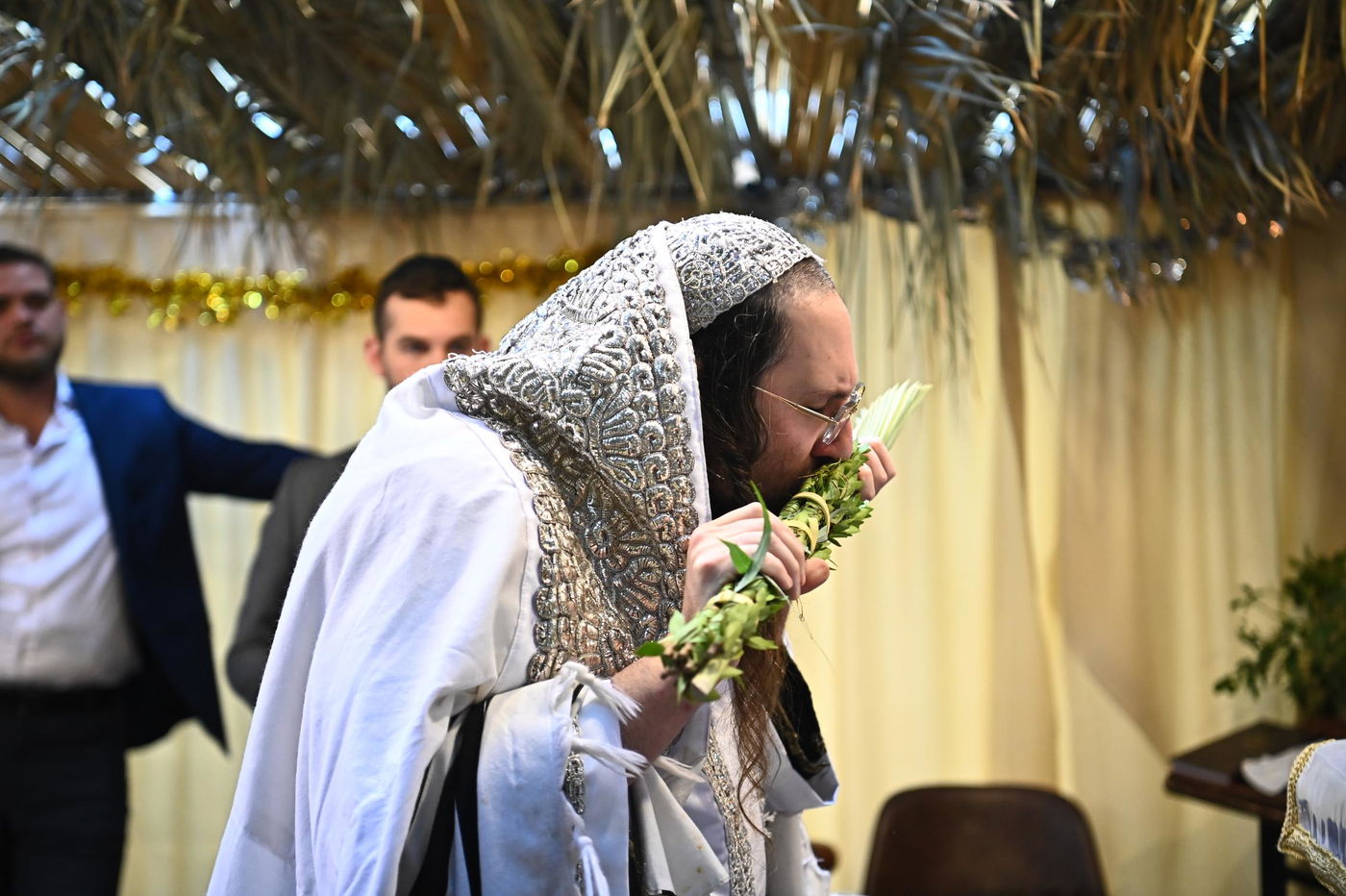 חג הסוכות בחצה"ק מעז'בוז