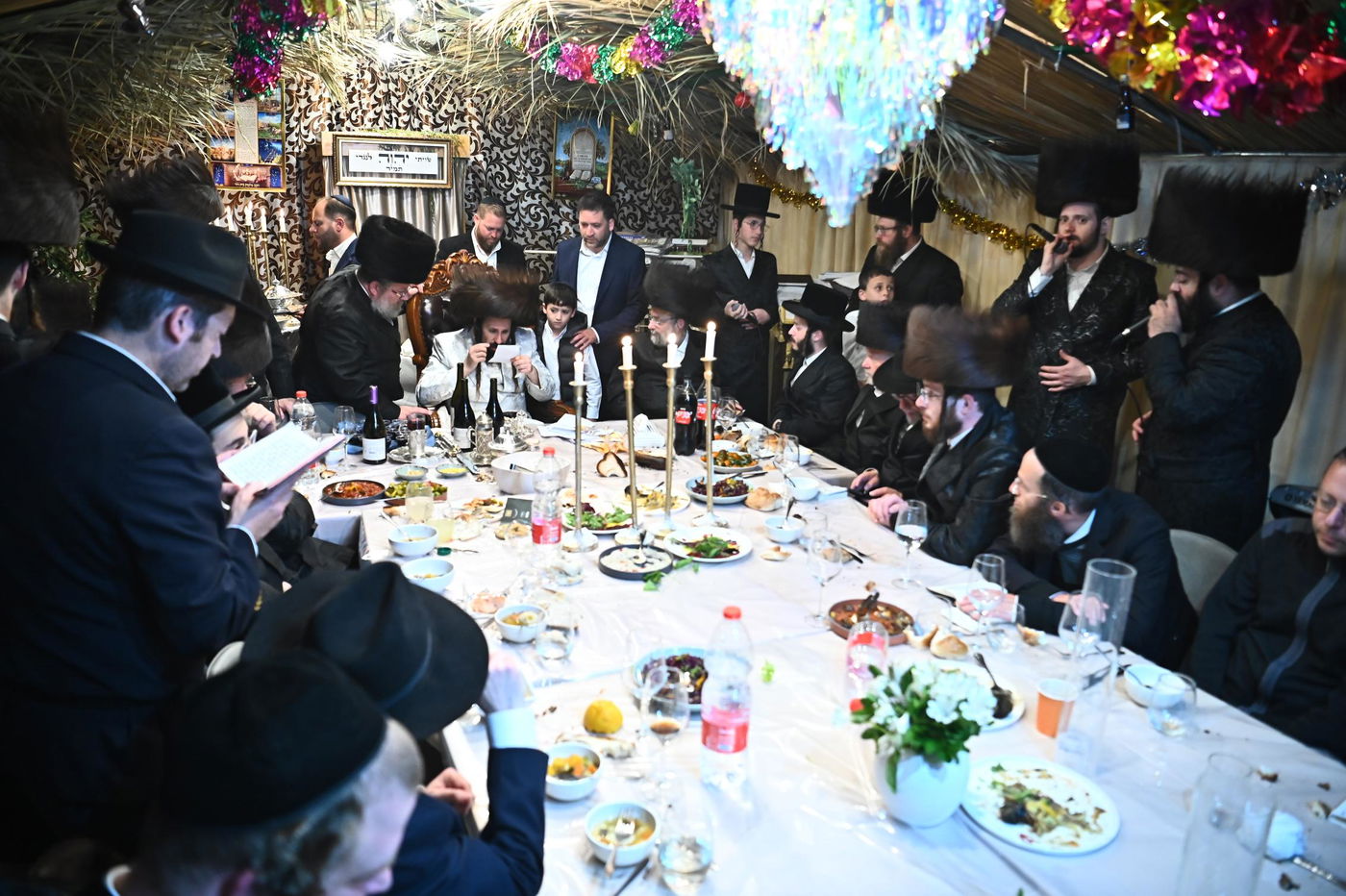 חג הסוכות בחצה"ק מעז'בוז