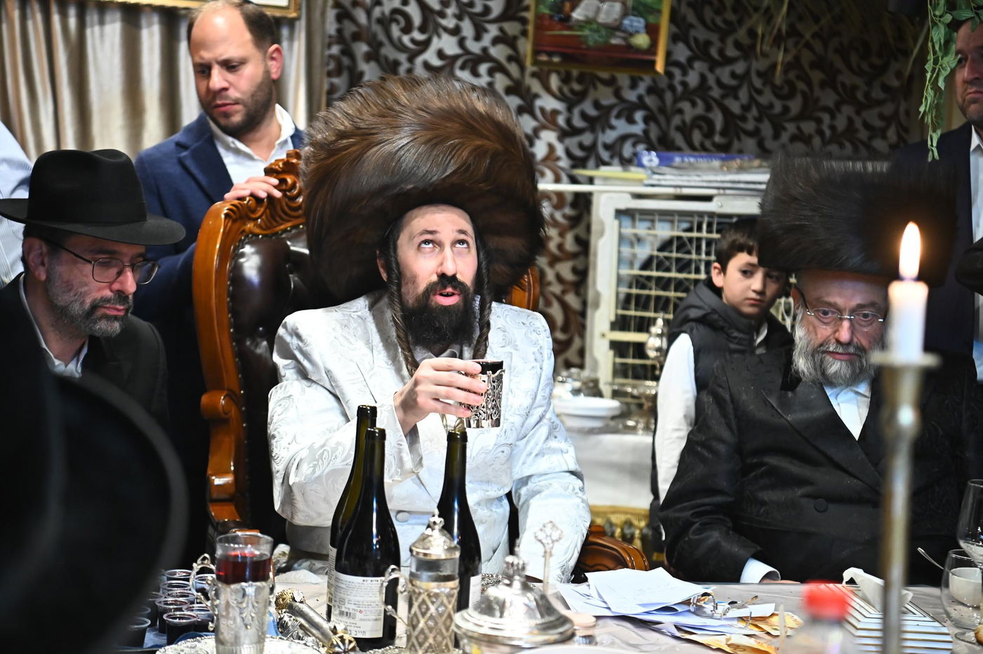 חג הסוכות בחצה"ק מעז'בוז