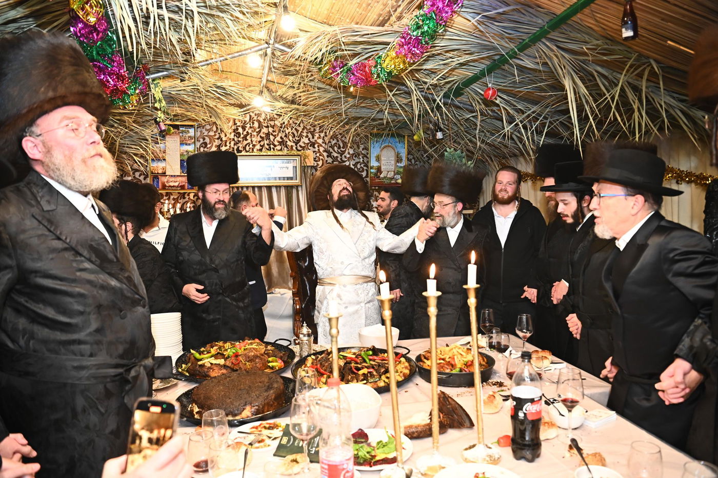 חג הסוכות בחצה"ק מעז'בוז