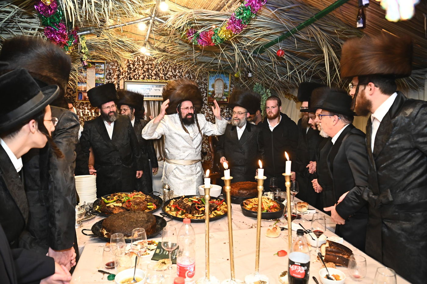 חג הסוכות בחצה"ק מעז'בוז