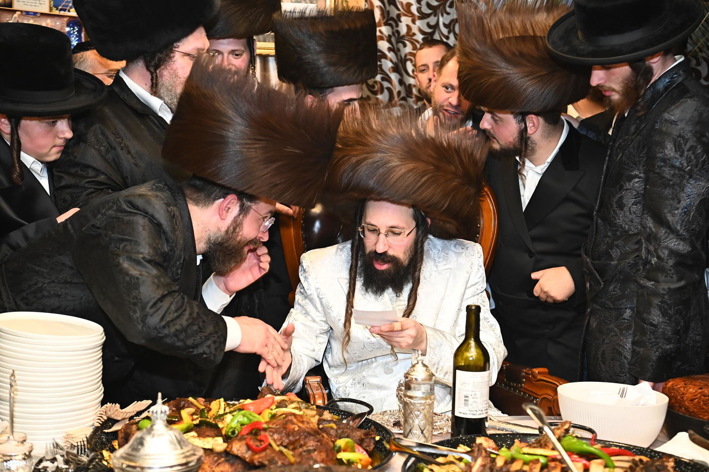 חג הסוכות בחצה"ק מעז'בוז