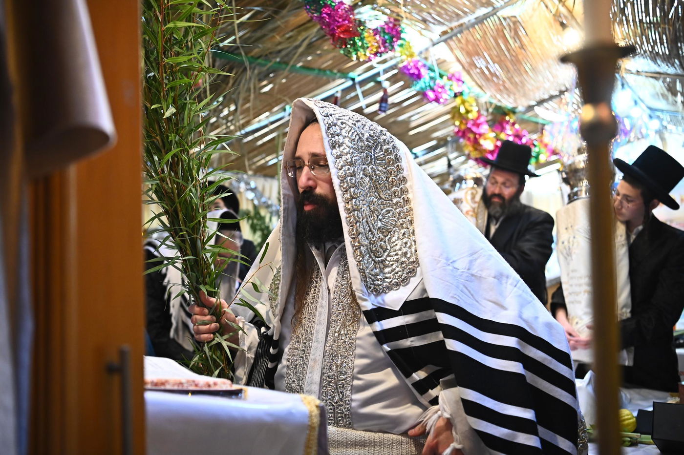 חג הסוכות בחצה"ק מעז'בוז