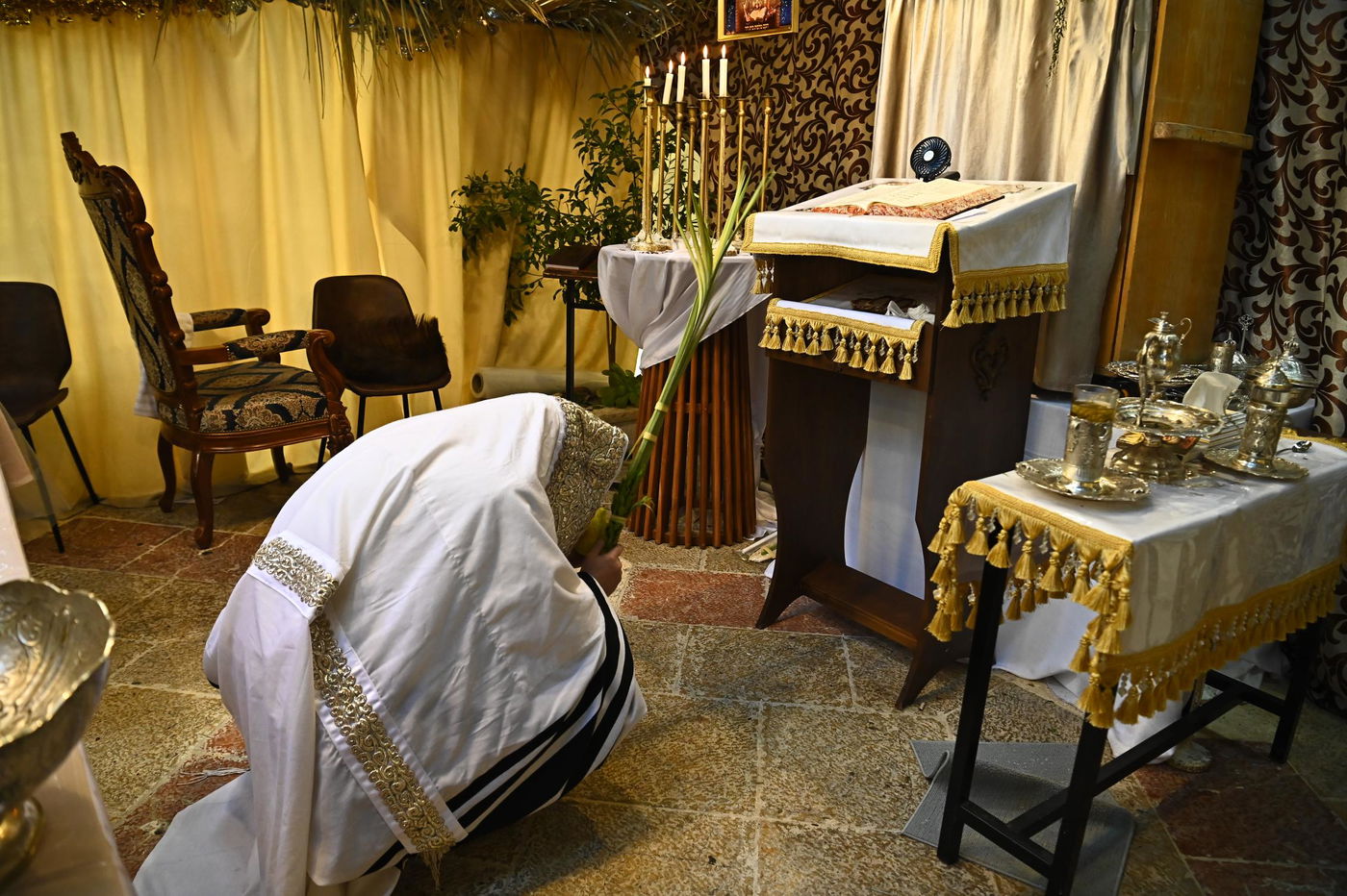 חג הסוכות בחצה"ק מעז'בוז