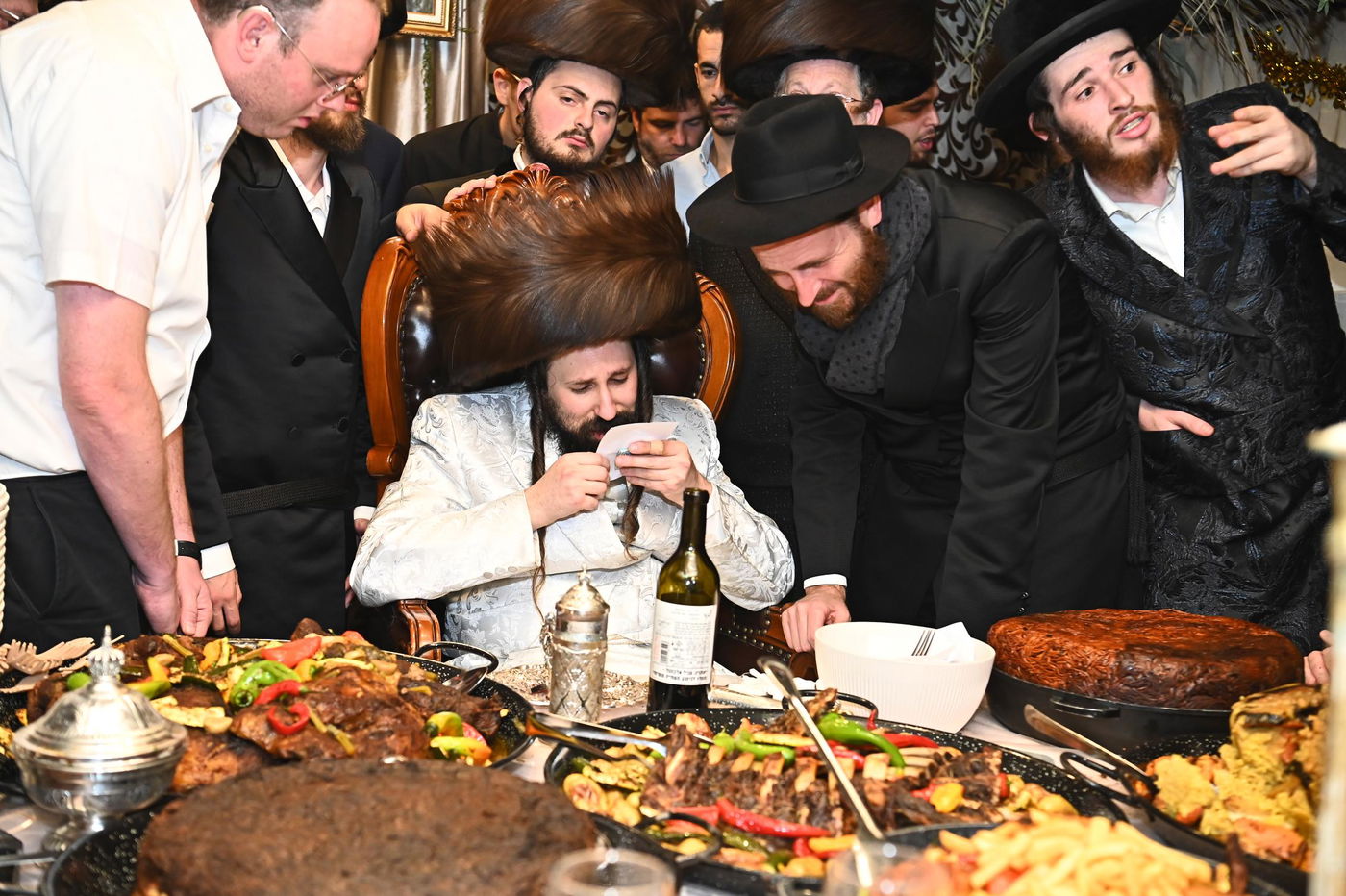 חג הסוכות בחצה"ק מעז'בוז