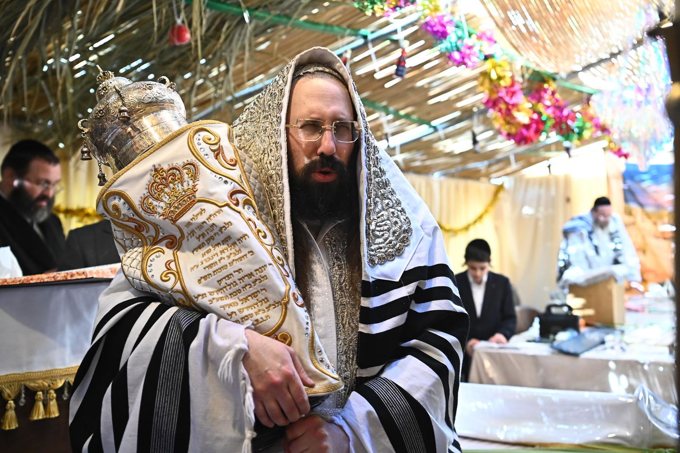 חג הסוכות בחצה"ק מעז'בוז