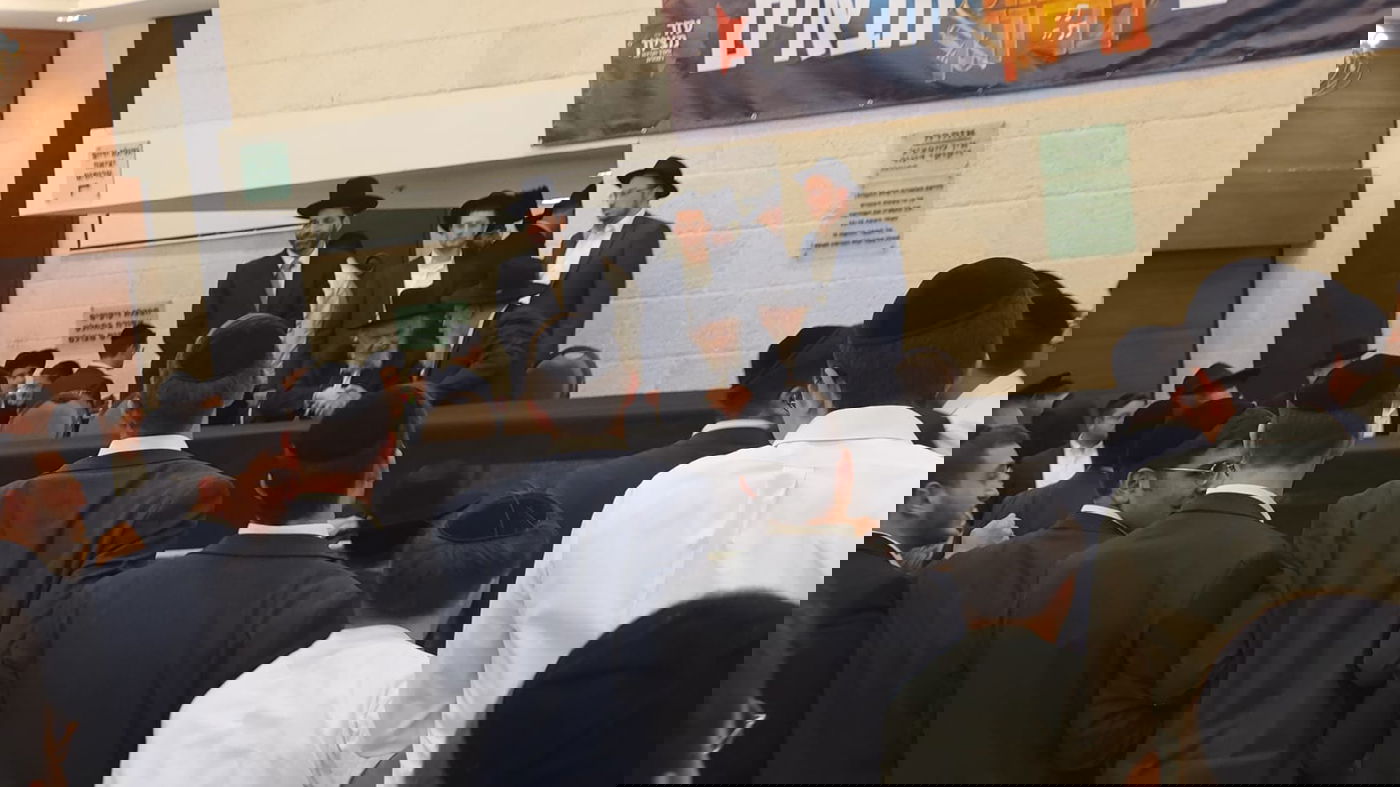 שמחת בית השואאבה המסורתית של עזר מציון בראשות גדולי ישראל