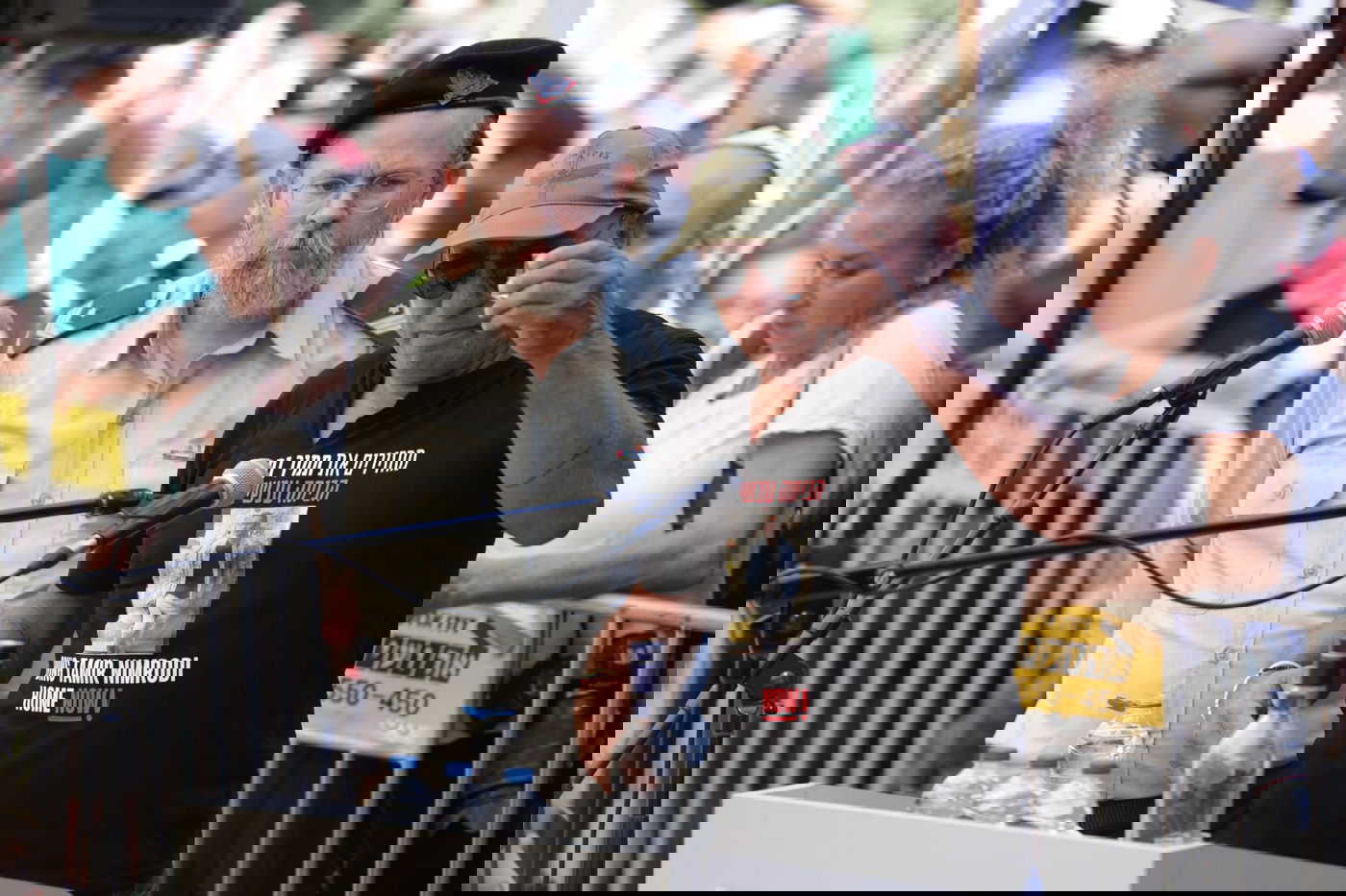 האבא בהלוויה