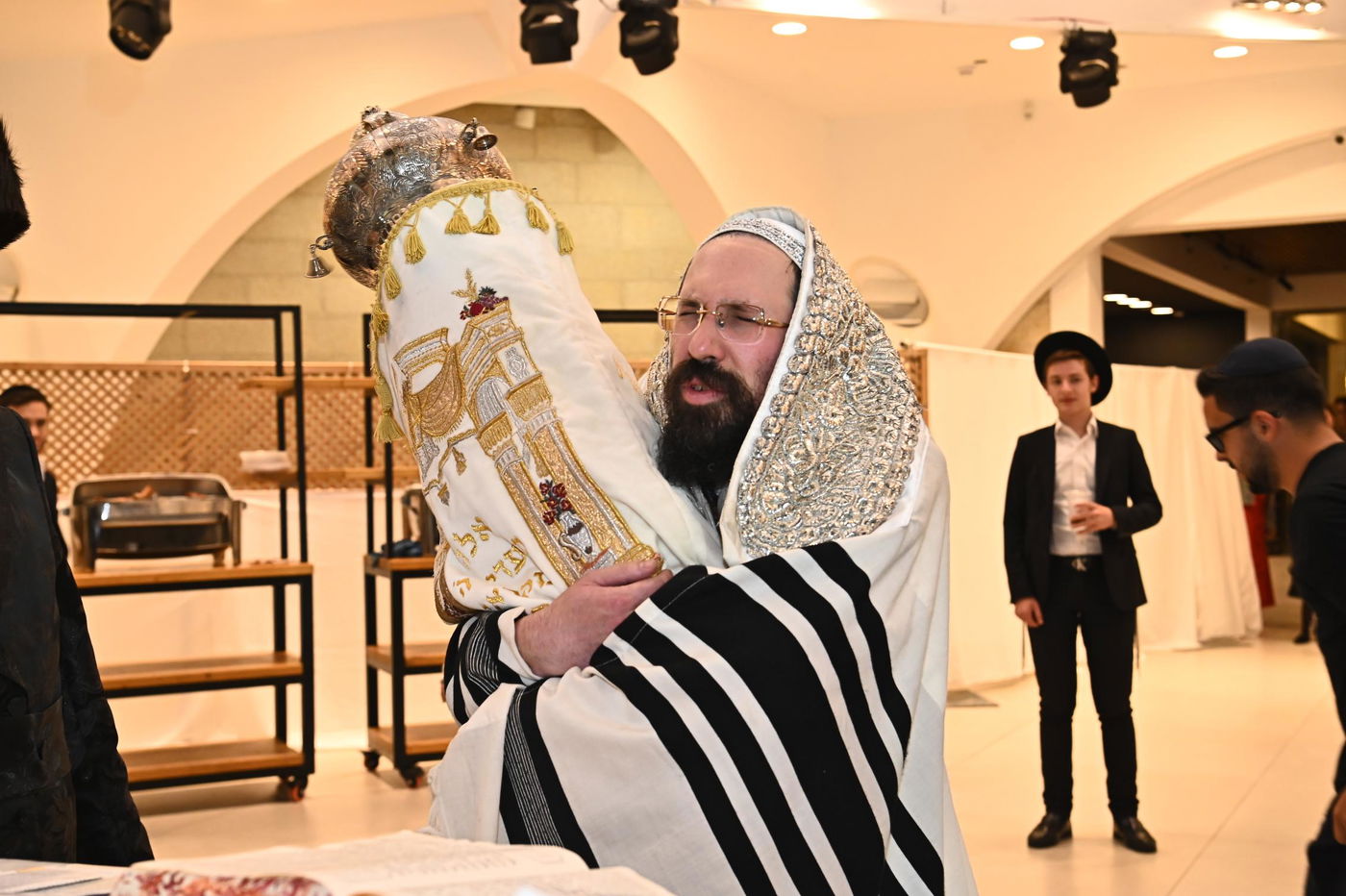 הושענא רבה ושמחת תורה בחצה"ק מעז'בוז