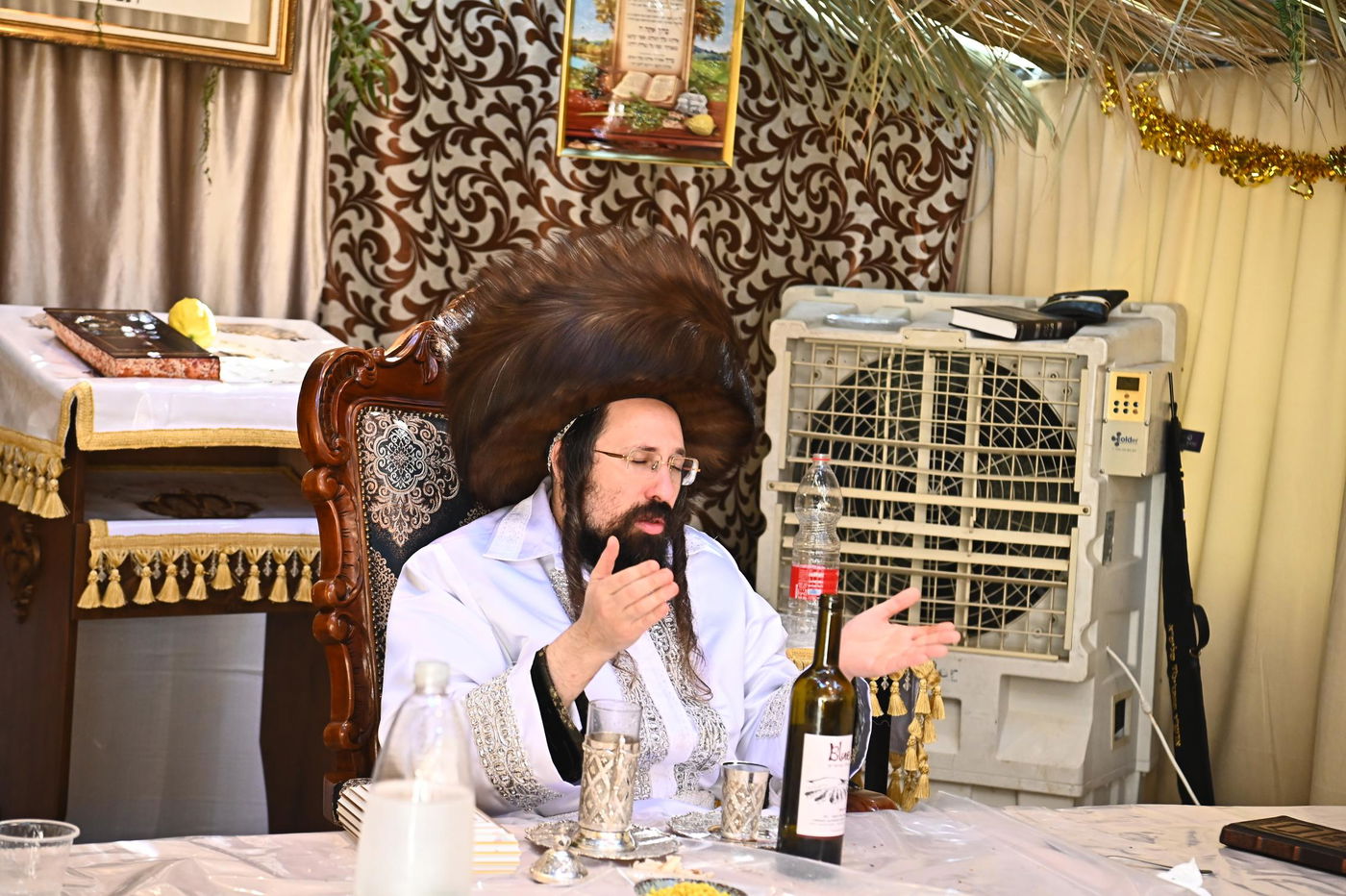 הושענא רבה ושמחת תורה בחצה"ק מעז'בוז