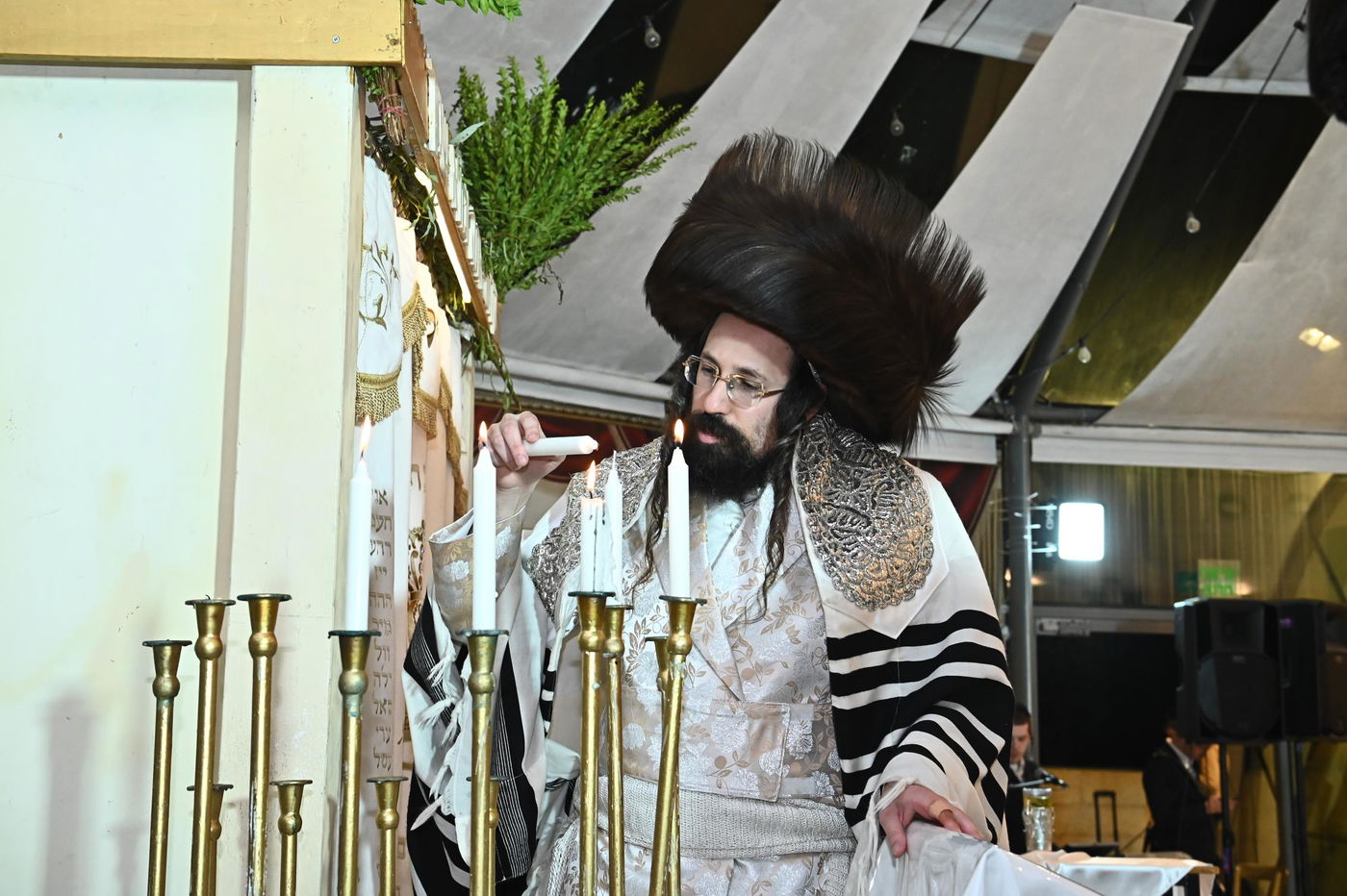 הושענא רבה ושמחת תורה בחצה"ק מעז'בוז