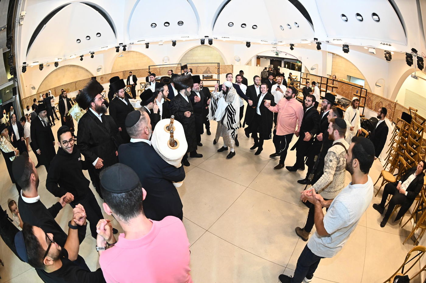 הושענא רבה ושמחת תורה בחצה"ק מעז'בוז