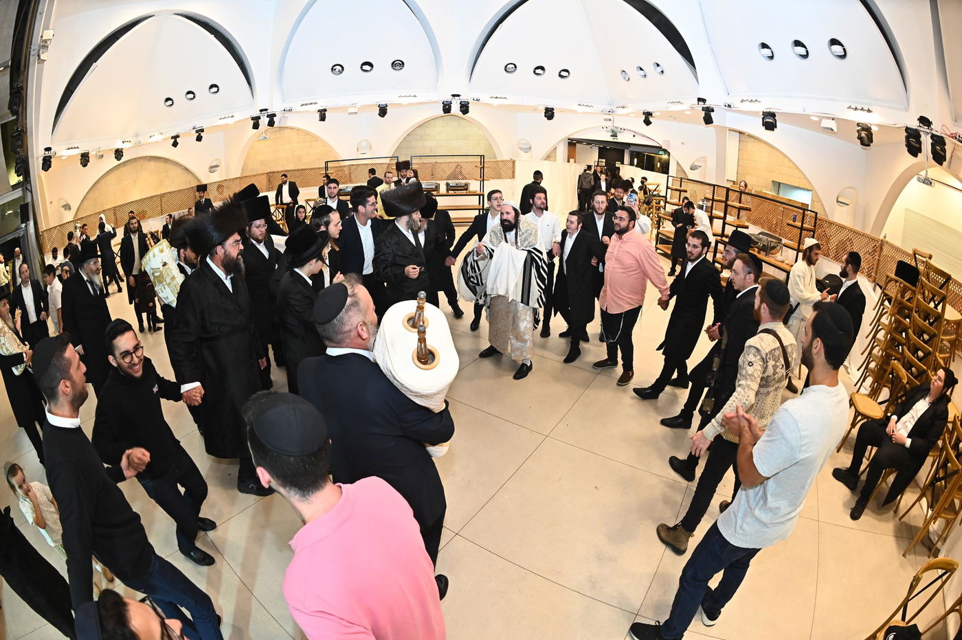 הושענא רבה ושמחת תורה בחצה"ק מעז'בוז