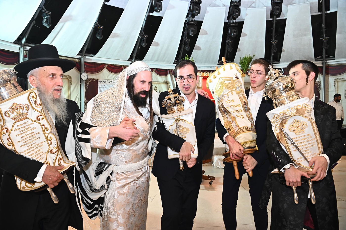 הושענא רבה ושמחת תורה בחצה"ק מעז'בוז