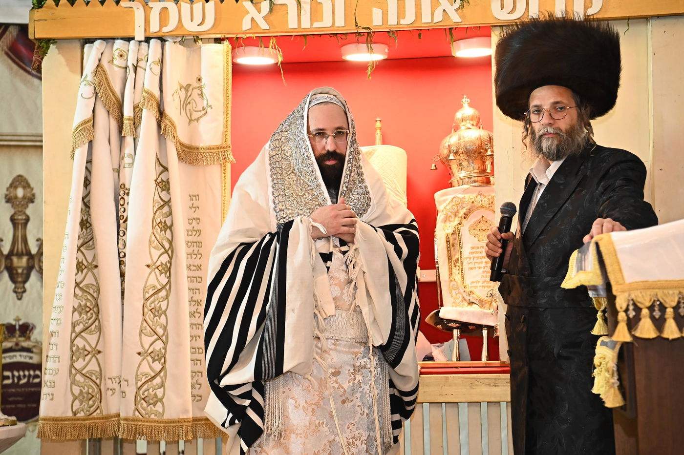 הושענא רבה ושמחת תורה בחצה"ק מעז'בוז