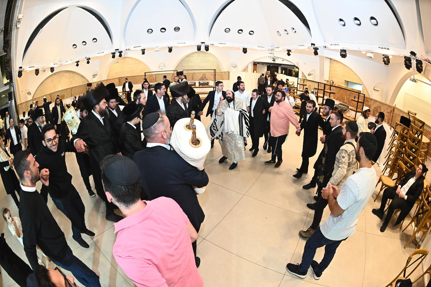 הושענא רבה ושמחת תורה בחצה"ק מעז'בוז