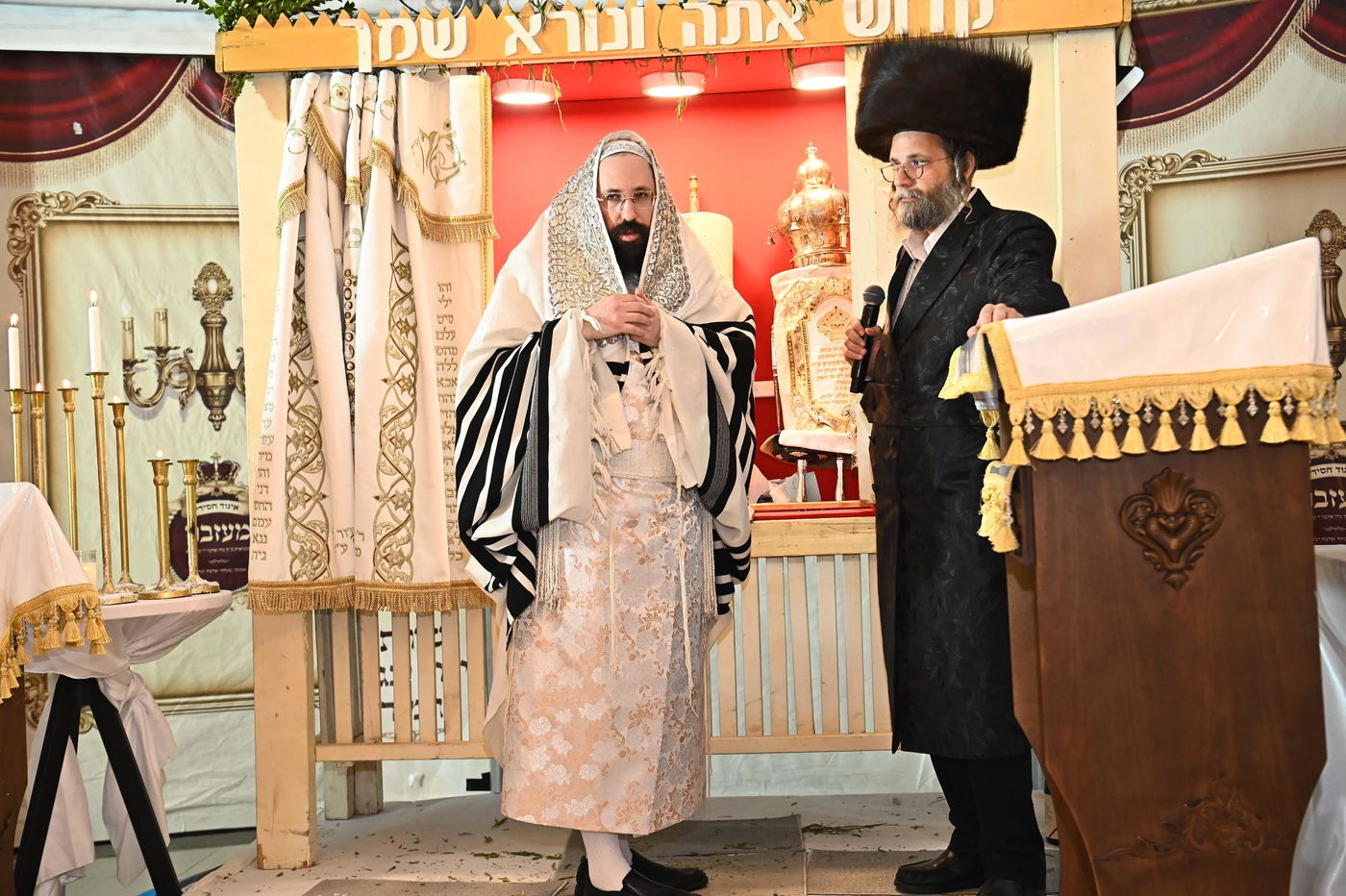 הושענא רבה ושמחת תורה בחצה"ק מעז'בוז