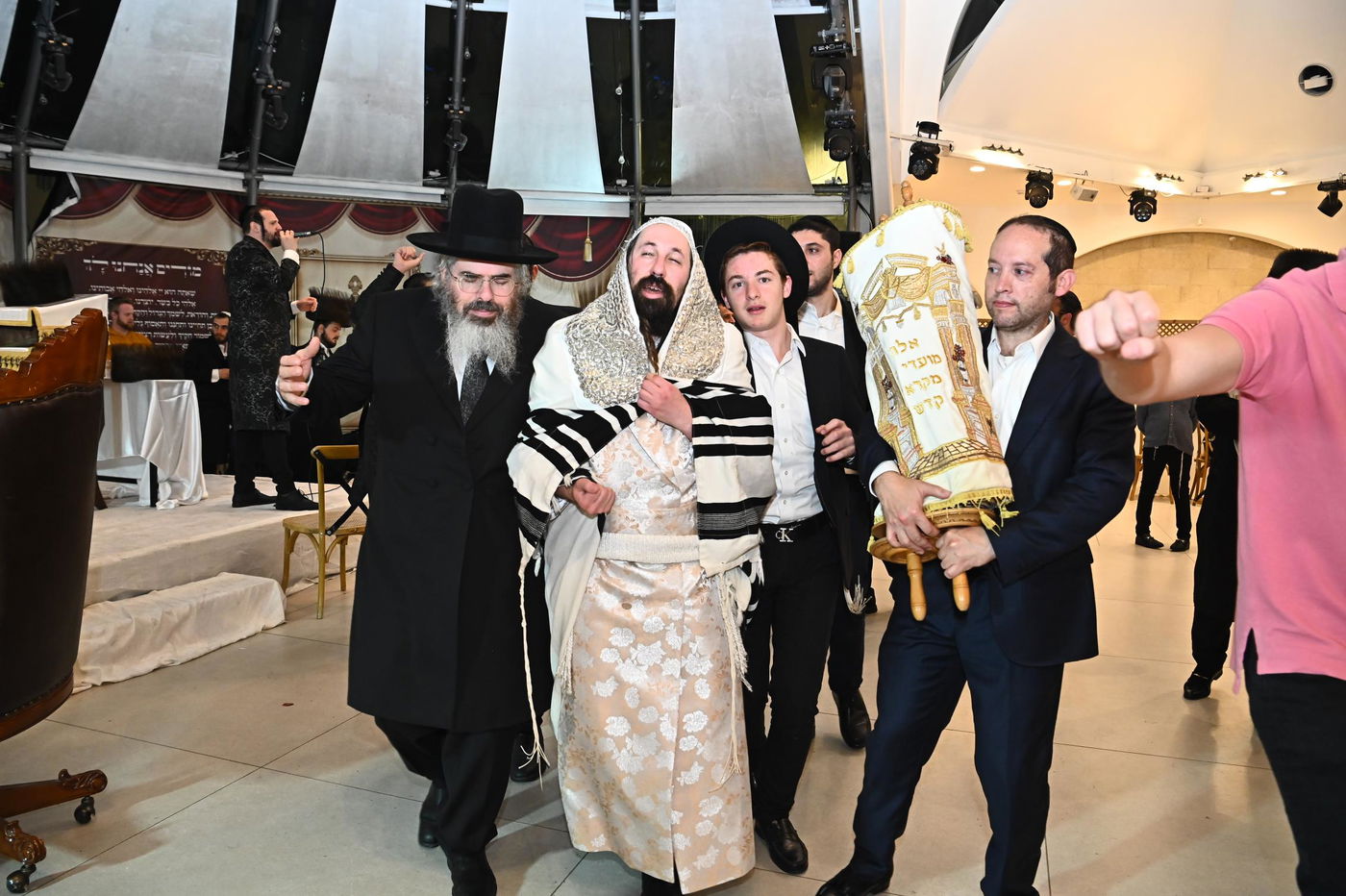 הושענא רבה ושמחת תורה בחצה"ק מעז'בוז