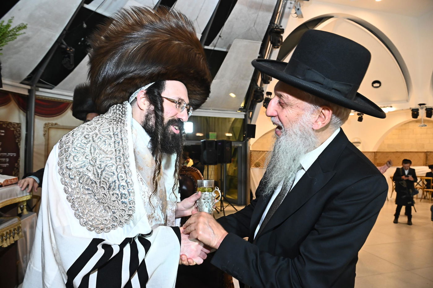 הושענא רבה ושמחת תורה בחצה"ק מעז'בוז