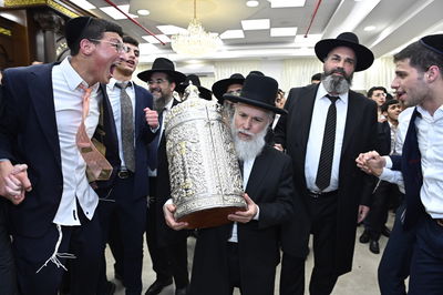 הקפות שניות בישיבת 'אבני נזר'