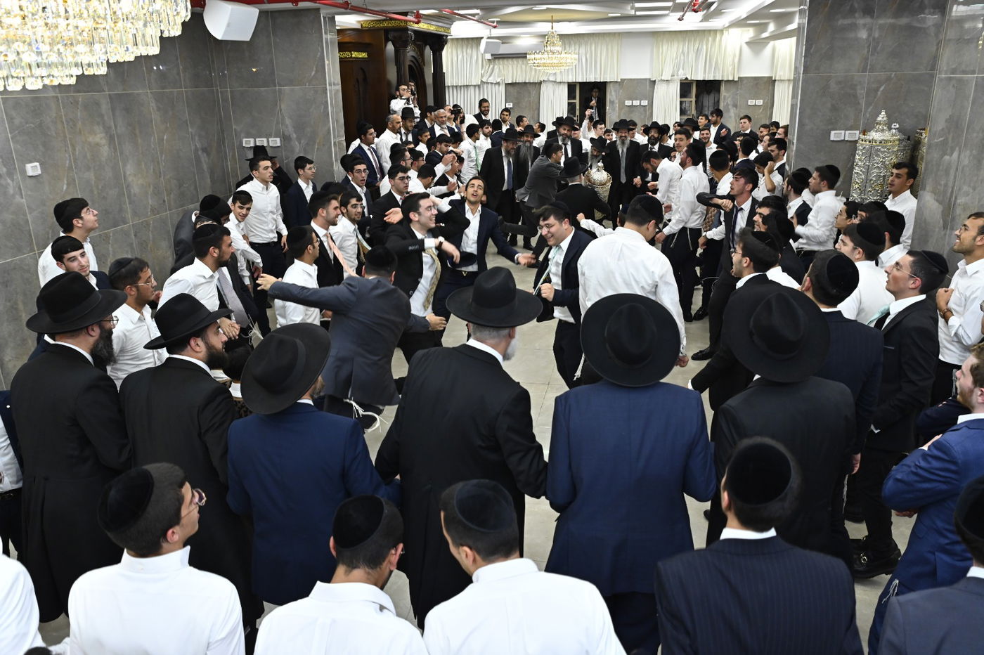 הקפות שניות בישיבת 'אבני נזר'