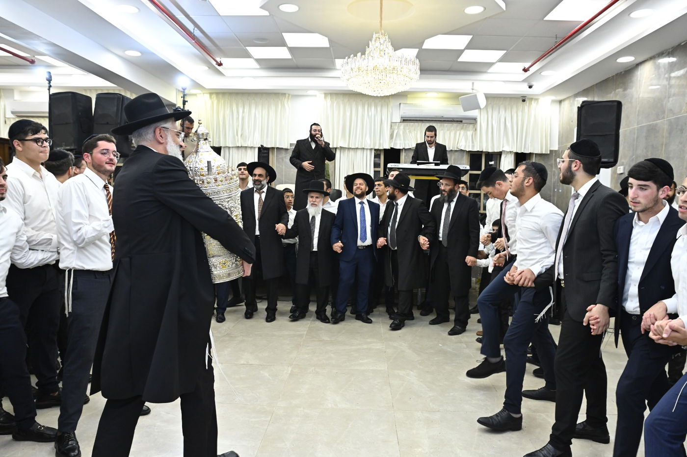 הקפות שניות בישיבת 'אבני נזר'