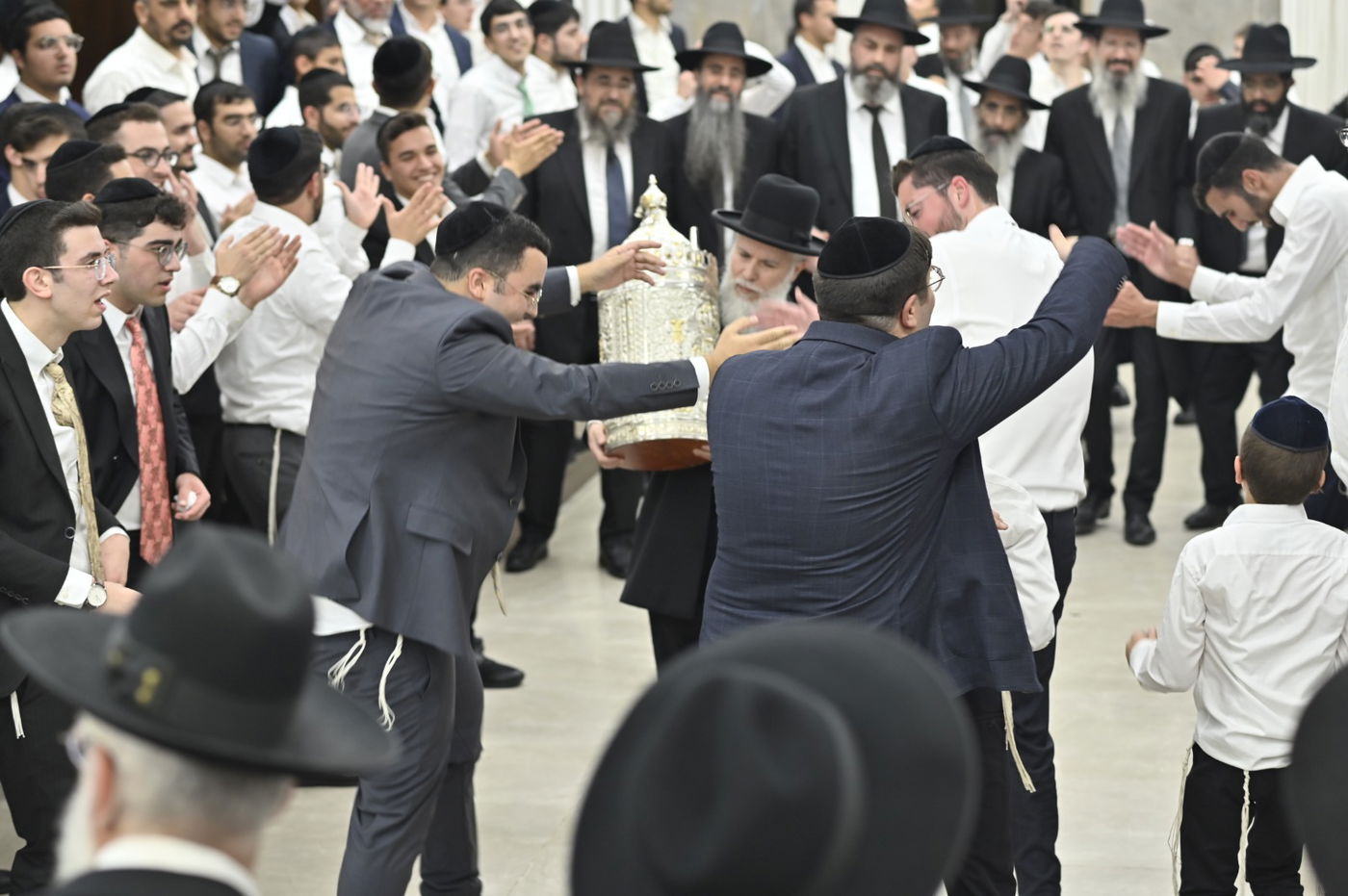 הקפות שניות בישיבת 'אבני נזר'